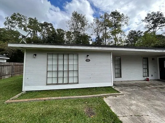 1620 Beech St — Photo 2