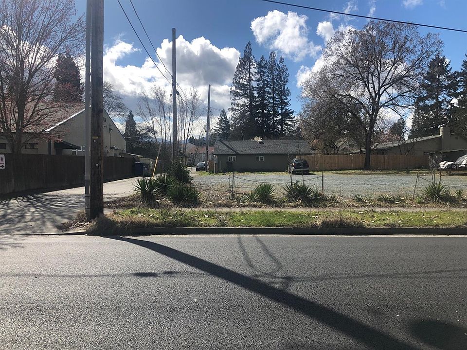 2nd image of 237 SW L St