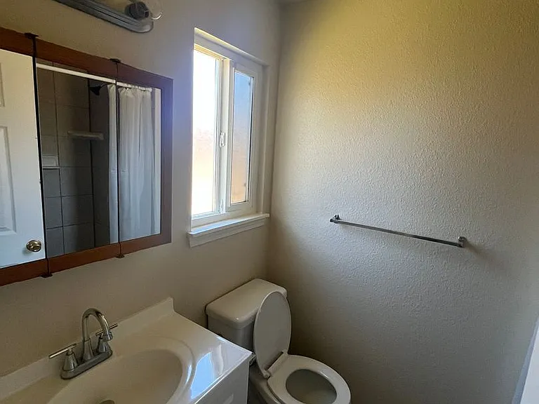 2805 Campbell Ln — Photo 11