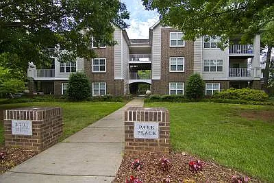 2701 Selwyn Ave — Photo 12