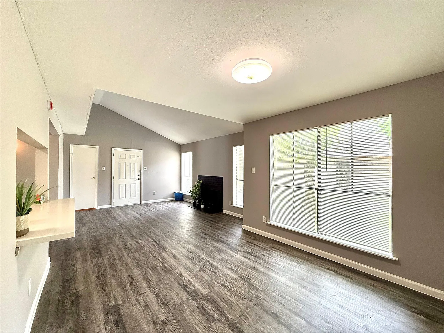 3 bed, 2.0 bath, 750 sqft, $1,400 — Photo 3