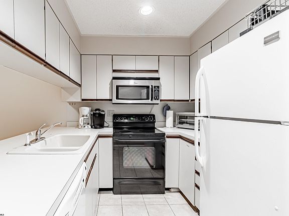 5th image of 403 Lakeview Dr