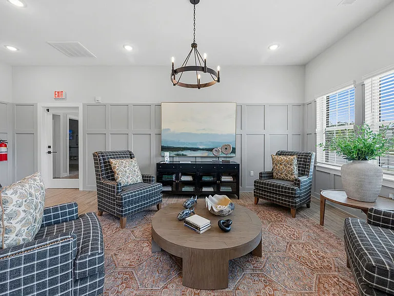 Zephyr Apartments — Photo 44