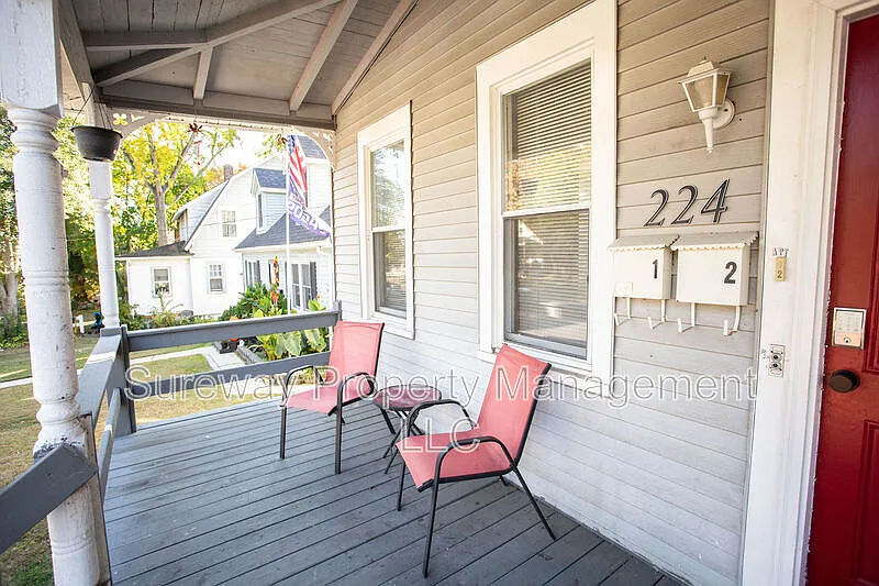 2 bed, 1.0 bath, $1,695 — Photo 2