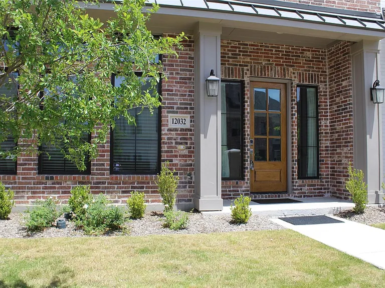 12032 Dahlia Bay Dr — Photo 3