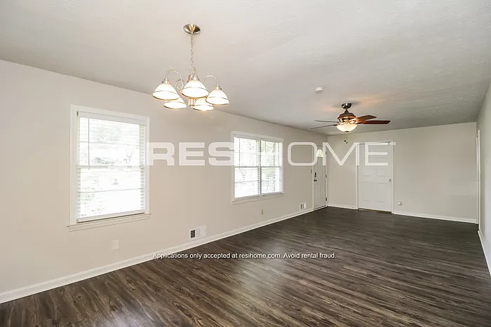 2931 Birchwood Way SW — Photo 5