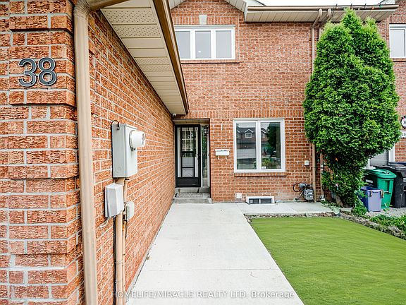 3rd image of 38 Whitehaven Dr