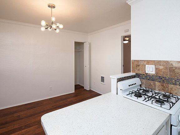 4th image of 4925 Del Mar Ave #4
