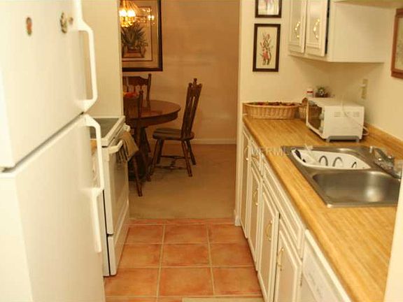 5th image of 3325 Bayshore Blvd Unit D27