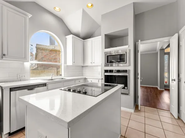 2211 Knob Hill Dr, Corinth, TX 76210