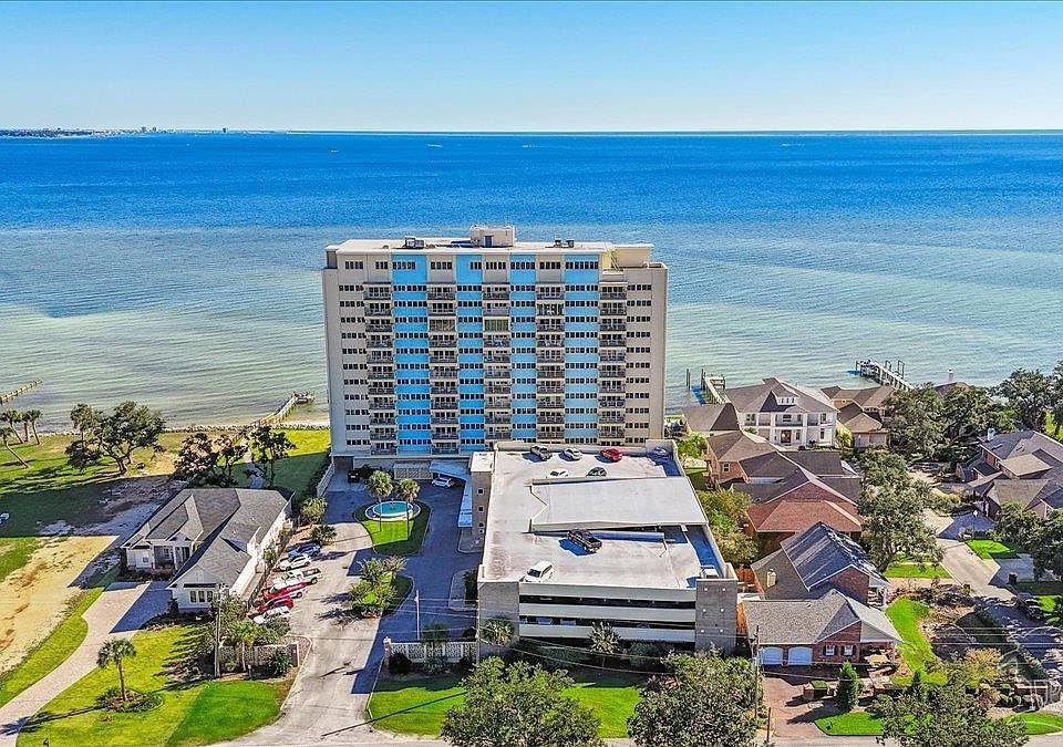 1st image of 825 Bayshore Dr APT 203