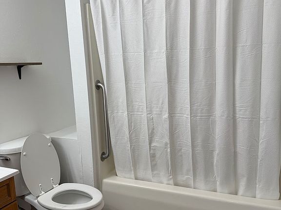 5th image of 1710 Harding St #1