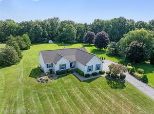 11121 Home Shore Dr, Pinckney, MI 48169