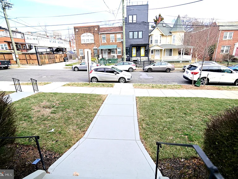 713 Hamlin St NE #1 — Photo 36