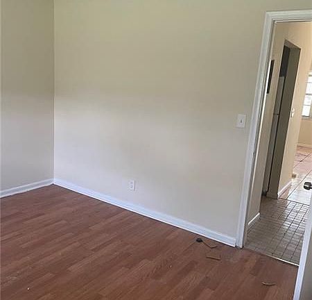 5th image of 300 NW 30th Ct APT 105