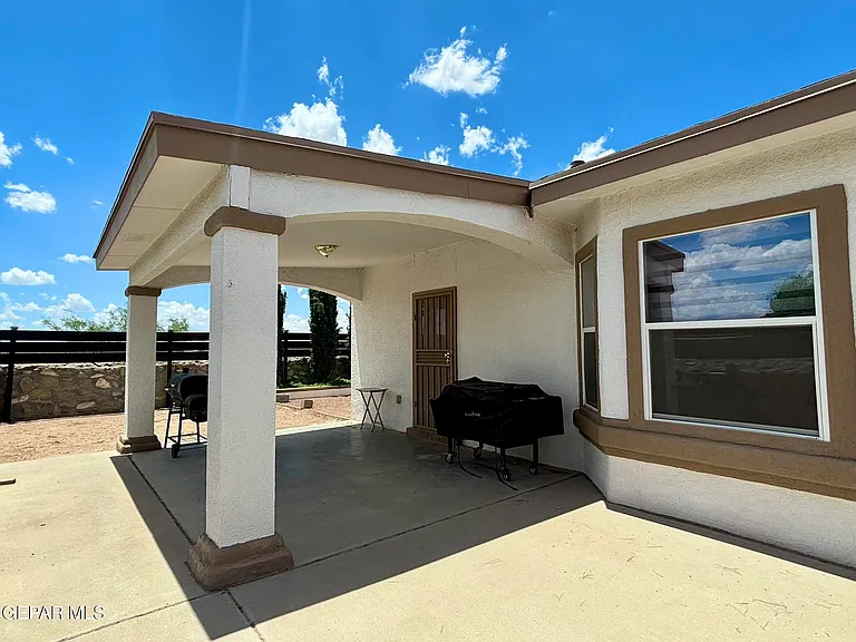 1573 Kenazo Ave — Photo 23
