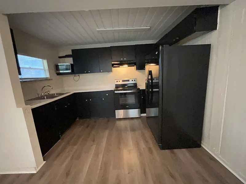 Building Photo - 1409 S Westmoreland Dr #2