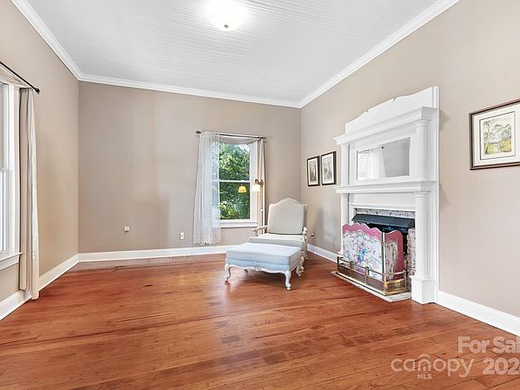 5th image of 114 Holbrook St