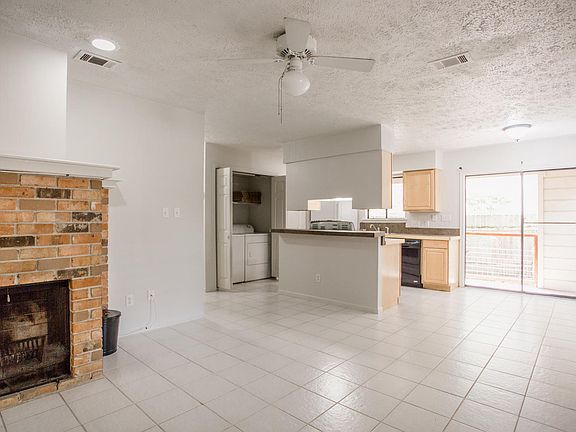 2nd image of 421 W San Antonio St APT C2