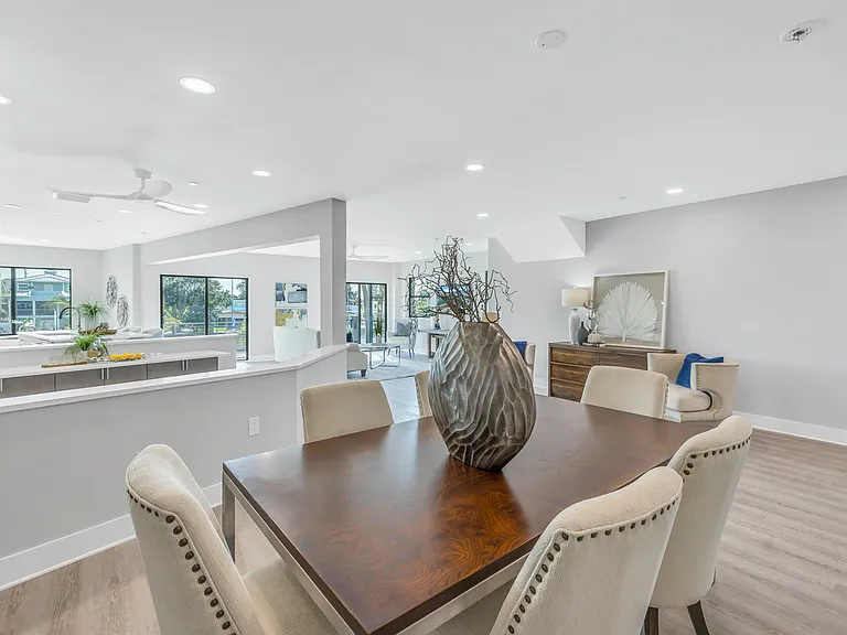 12404 Capri Cir N — Photo 20
