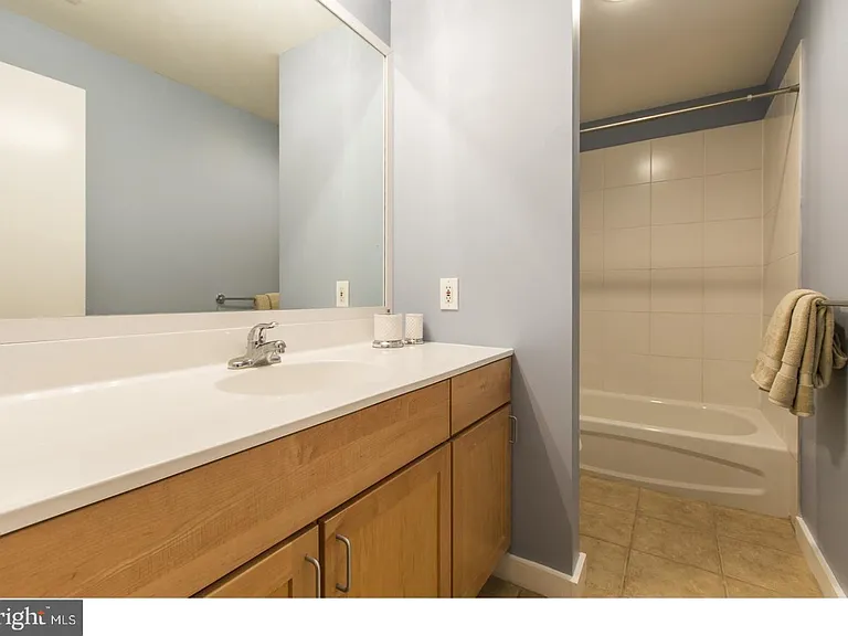856 N 20th St — Photo 10