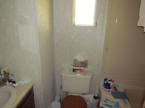4th image of 17050 Clearwater Creek Ln