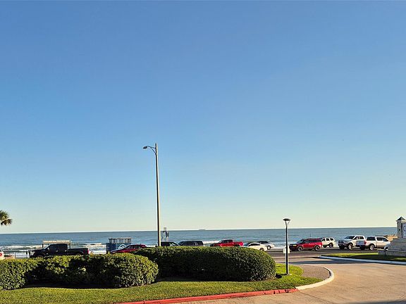4th image of 6102 Seawall Blvd #100