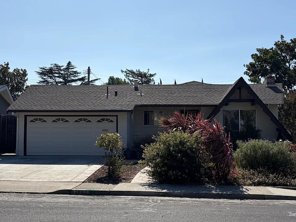 2000 Santa Cruz Ave
