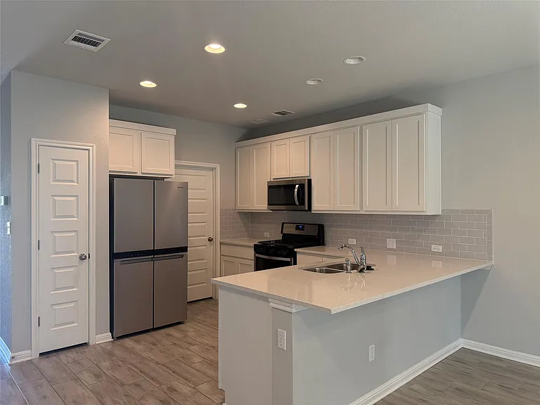 2205 Arendale Dr — Photo 3