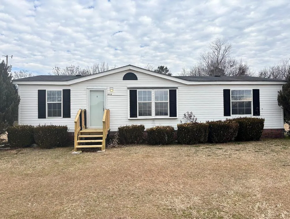 3 bed, 1152 sqft, $1,400 — Photo 2