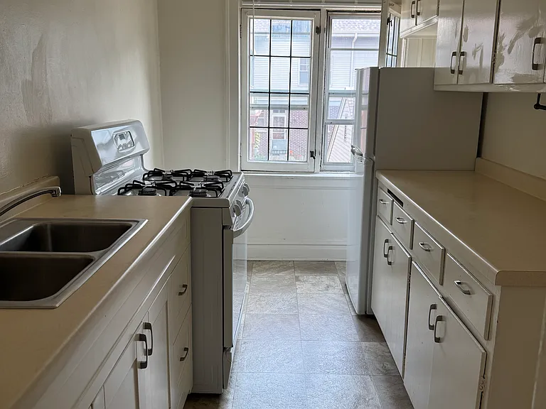 2218 N Summit Ave #201 — Photo 19