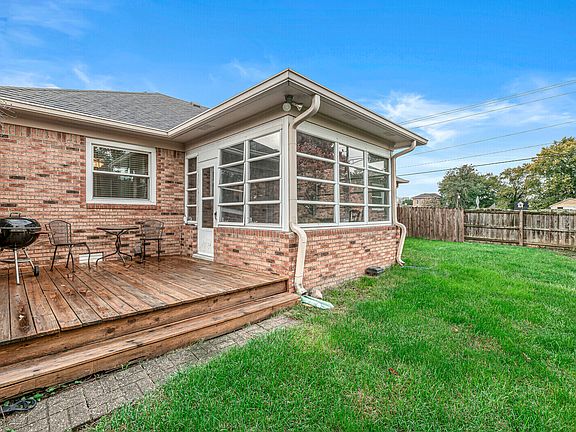 4th image of 1002 Pamela Dr