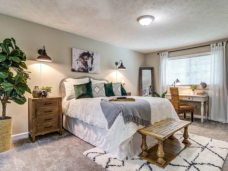 Regency Park Apartments — Photo 18