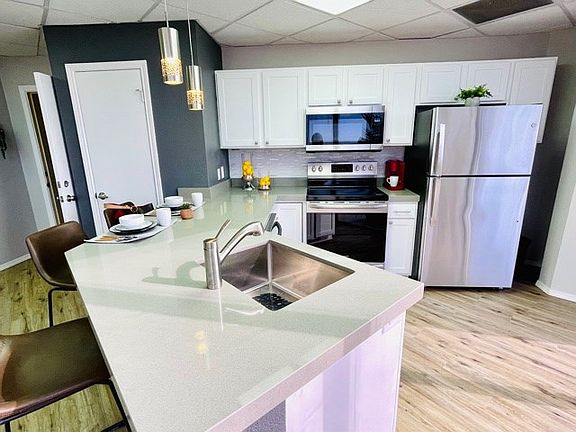 5th image of 708 Padre Blvd #412