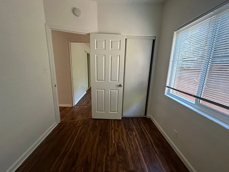 1033 Hoffman Ave #12 — Photo 40