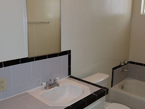 3rd image of 1132 Glenville Dr APT 4