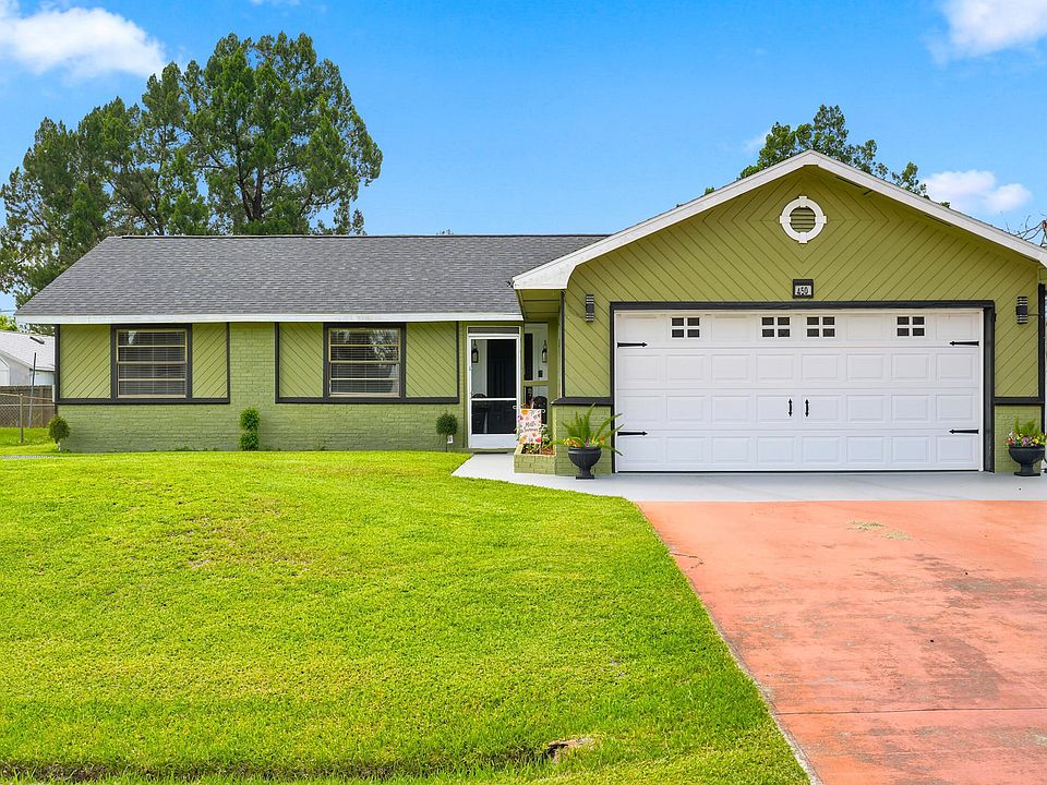 1st image of 450 SE Thornhill Drive