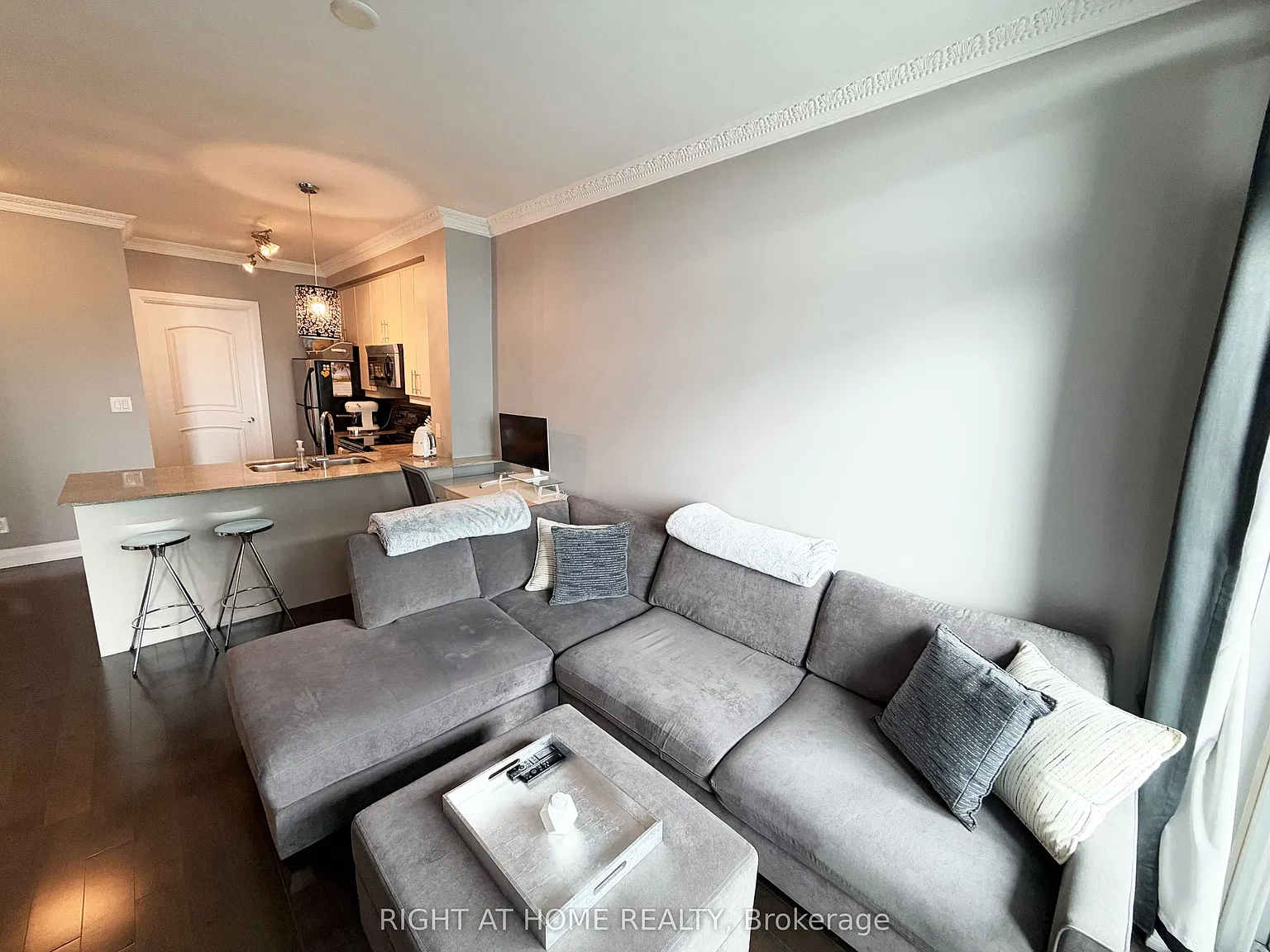 1 bed, $2,400 — Photo 4