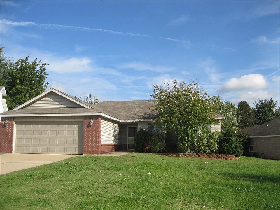 1st image of 800 SW Cherokee Ct
