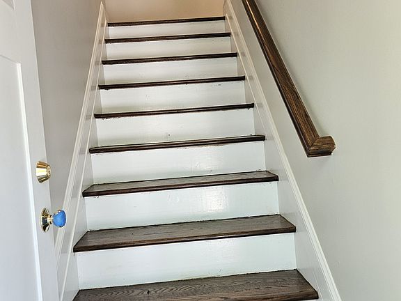 4th image of 496 Alverson Ave #2