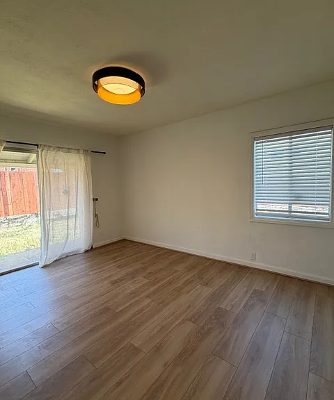 418 S Clark Dr — Photo 6