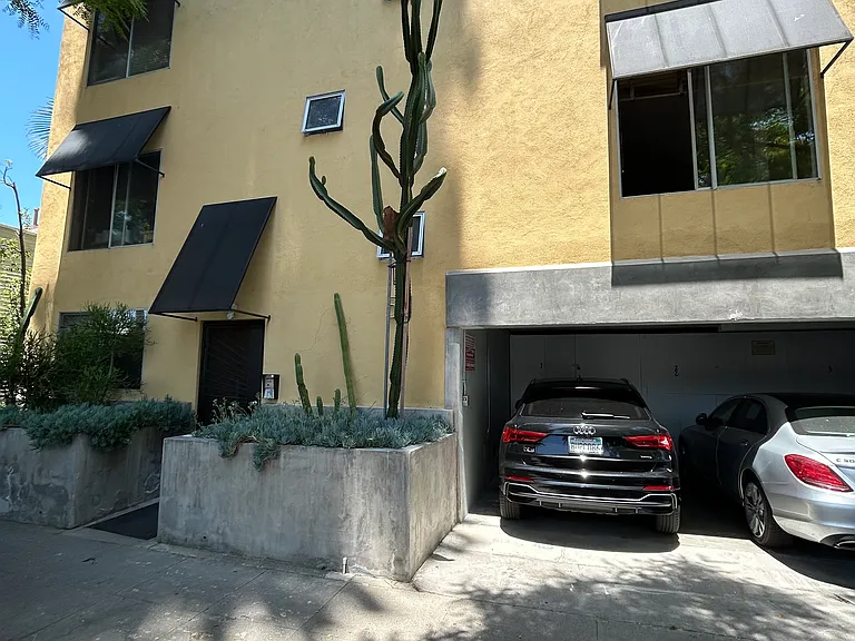 511 Rialto Ave #1 — Photo 2