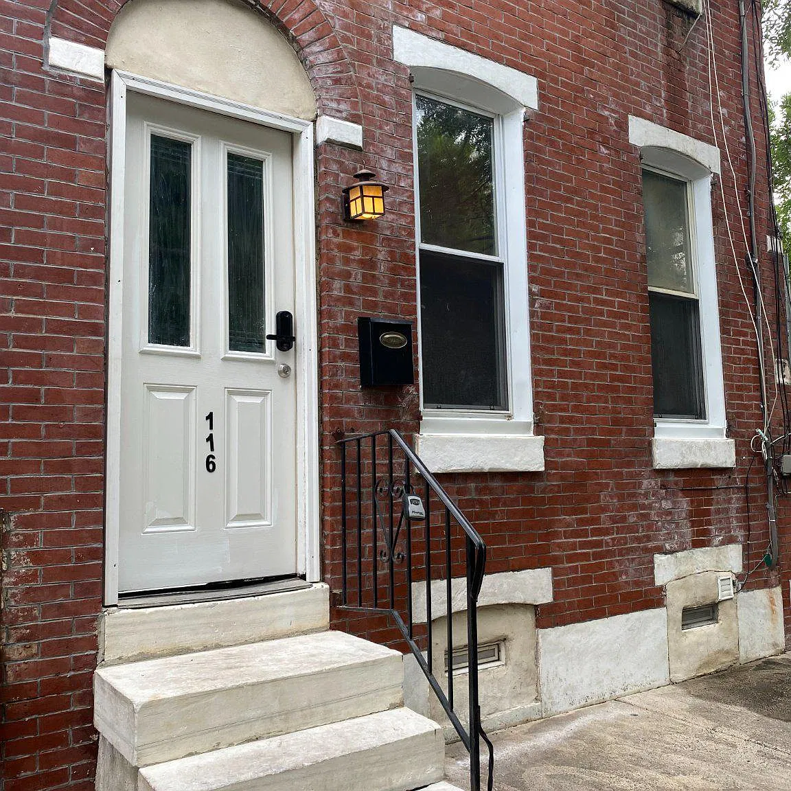 3 bed, 1.0 bath, 1920 sqft, $1,995 — Photo 1