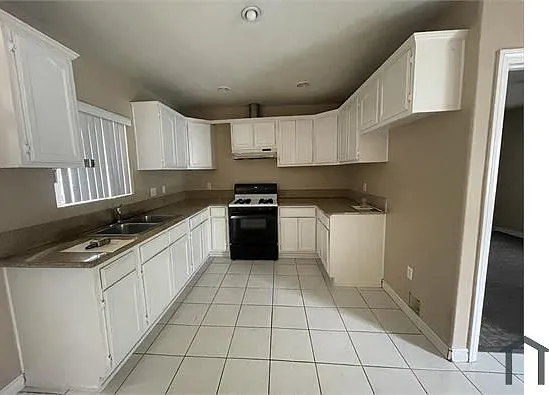 2 bed, 700 sqft, $2,300 — Photo 2