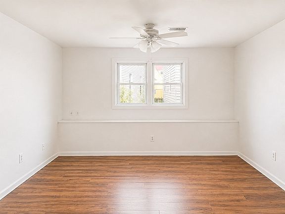 3rd image of 526 3rd St APT 3
