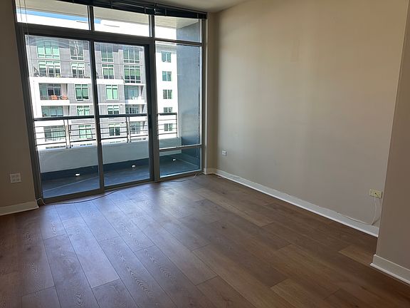4th image of 425 W Beech St Unit 1605