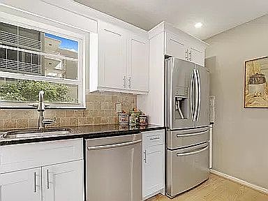 5th image of 28 Yacht Club Dr APT 310