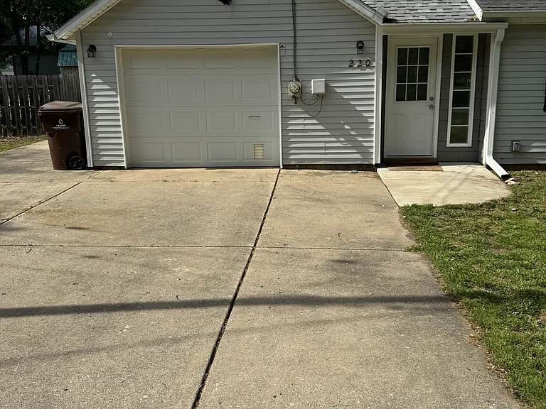 220 W Williams St — Photo 31