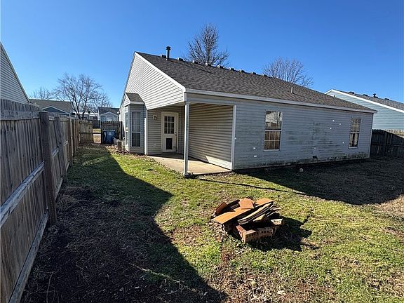 4th image of 3103 NE 12th St