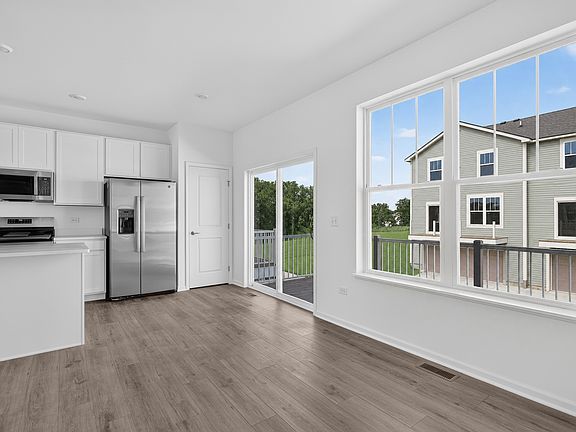 4th image of 445 Red Oak Cir